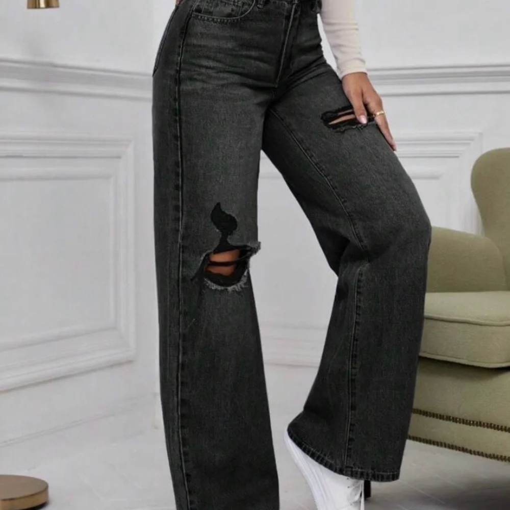 NWT Women's Charcoal Distressed Wide Leg Jeans - Picture 5 of 6